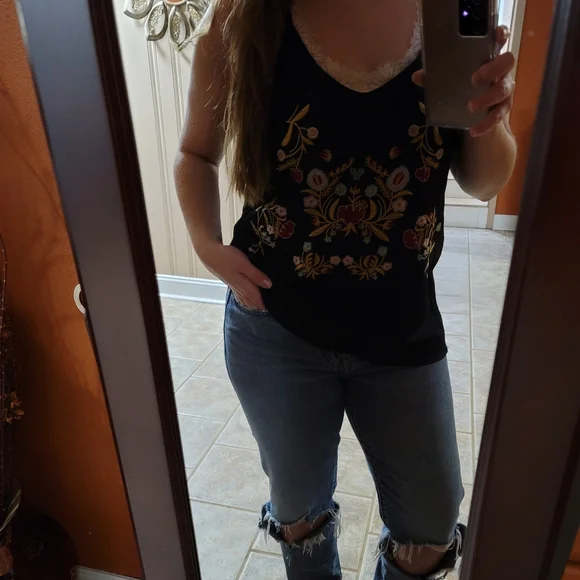 Floral Embroidered Cami Tank - Picture 4 of 9